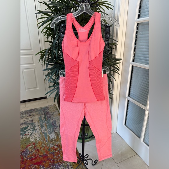 Zella Vibrant Coral Peachy-Pink Athletic/Workout Ensemble. - Picture 4 of 5